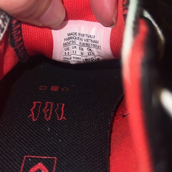 RARE Converse Chuck Taylor 70 KeepFightingKeepLoving Women’s 5.5 Youth 4 - Picture 5 of 5